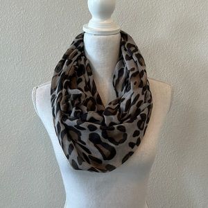 Lightweight leopard infinity scarf